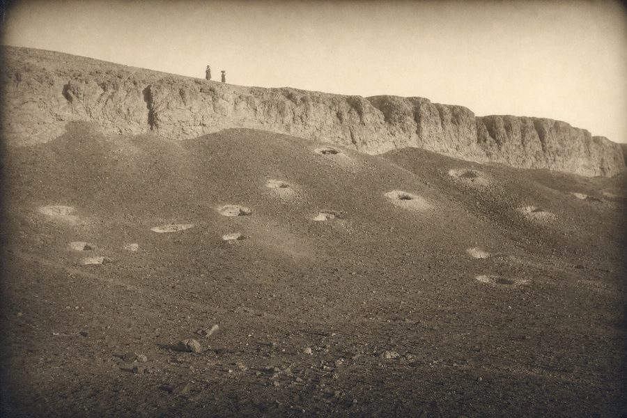 The necropolis ridge at Ras el-Qaus